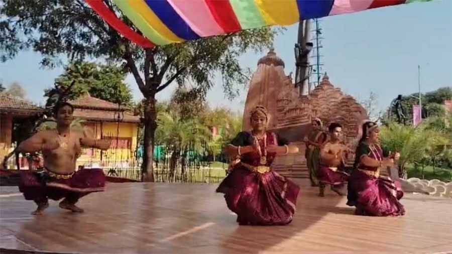 खजुराहो नृत्य समारोह में सबसे लंबे शास्‍त्रीय नृत्‍य मैराथन की होगी शुरुआत