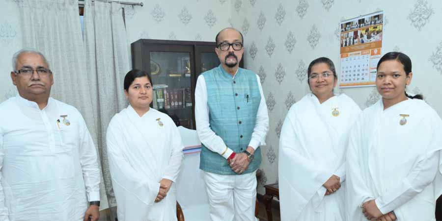 राज्यपाल डेका से प्रजापिता ब्रह्माकुमारी ईश्वरीय विश्वविद्यालय के संचालक ने की सौजन्य भेंट राज्यपाल डेका से प्रजापिता ब्रह्माकुमारी ईश्वरीय विश्वविद्यालय के संचालक ने की सौजन्य भेंट