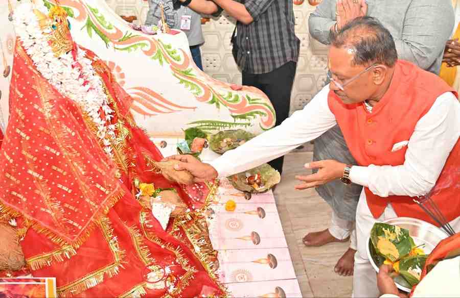 बसंत पंचमी पर्व पर मुख्यमंत्री साय मां शारदा धाम पहुंचे,पूजा अर्चना कर प्रदेशवासियों की सुख-समृद्धि और खुशहाली की कामना की