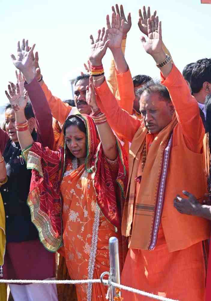 मुख्यमंत्री विष्णु देव साय ने त्रिवेणी संगम में किया पुण्य स्नान, प्रदेशवासियों की सुख-समृद्धि की कामना की मुख्यमंत्री विष्णु देव साय ने त्रिवेणी संगम में किया पुण्य स्नान, प्रदेशवासियों की सुख-समृद्धि की कामना की