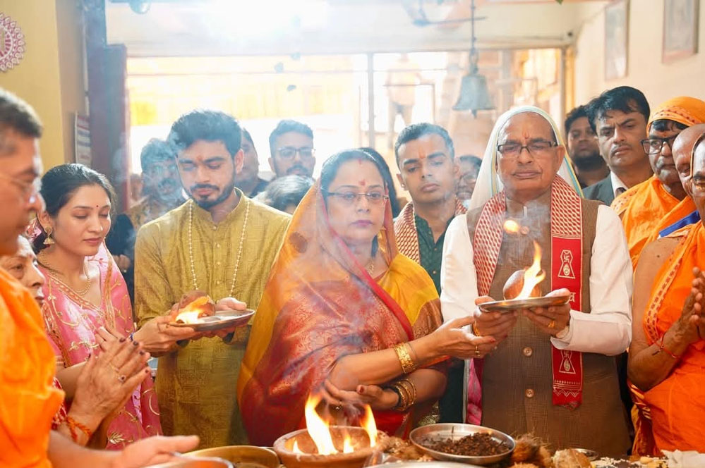 पूर्व मुख्यमंत्री शिवराज सिंह चौहान के बेटों की शादी की रस्में रायसेन के जैत में शुरू हुई