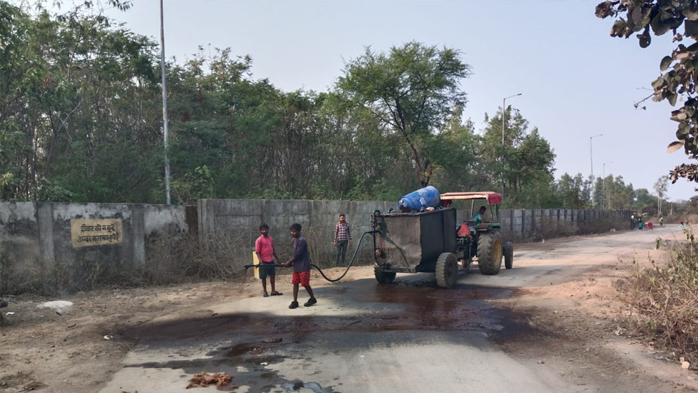 हिंदुस्तान पावर के सीएसआर विभाग द्वारा ग्राम गुंवारी सड़क निर्माण का किया गया भूमि पूजन