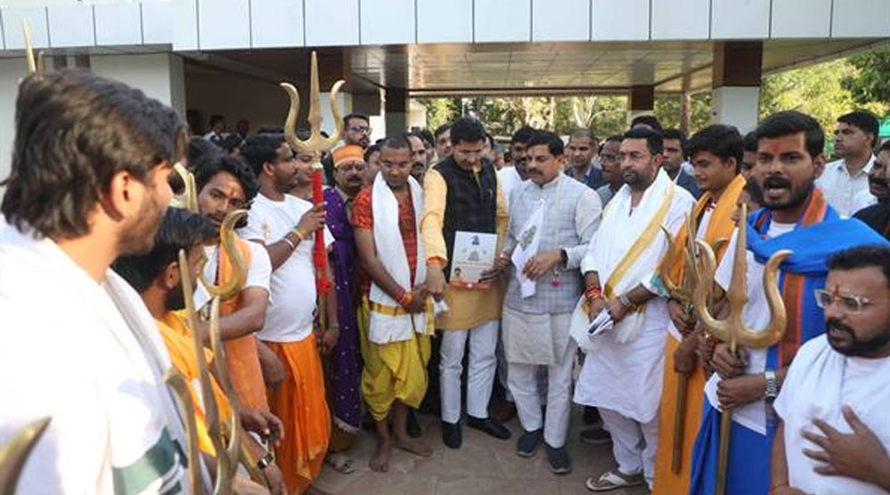 मुख्यमंत्री डॉ. यादव से अन्तर्राष्ट्रीय मंदिर प्रबंधक परिषद के राष्ट्रीय कार्यकारी अध्यक्ष ने सौजन्य भेंट की