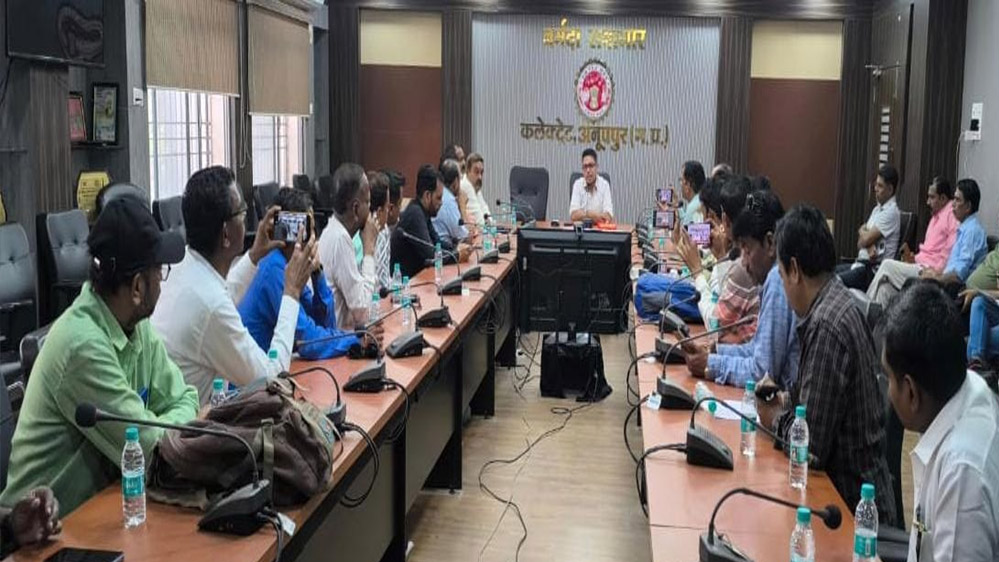 आगामी दो-तीन माह में मिशन मोड पर कराया जाएगा राजस्व प्रकरणों का निराकरण-कलेक्टर आगामी दो-तीन माह में मिशन मोड पर कराया जाएगा राजस्व प्रकरणों का निराकरण-कलेक्टर