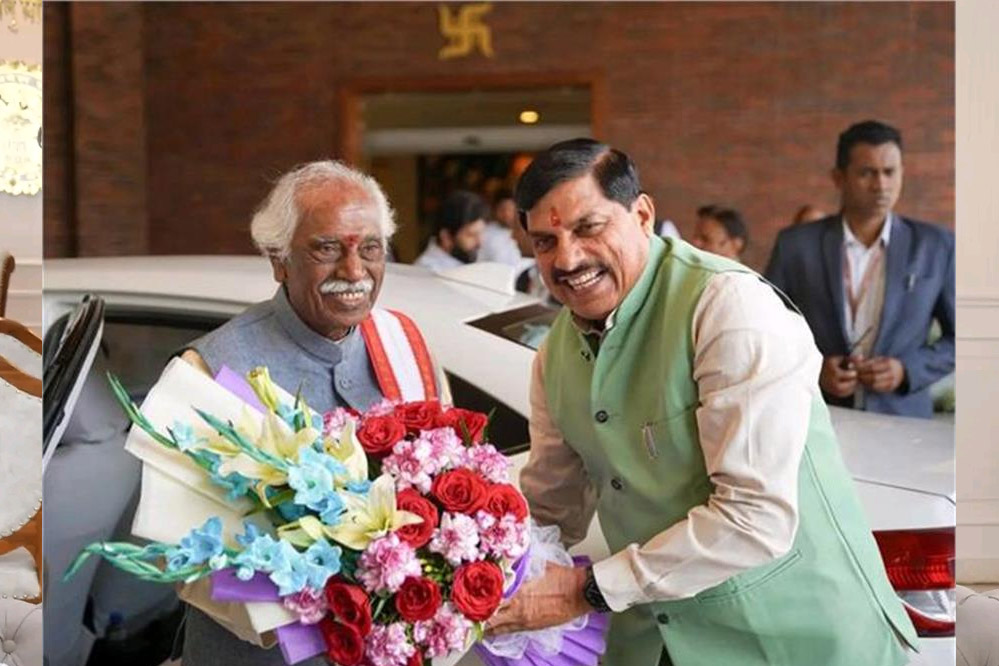 भोपाल पहुंचे हरियाणा के राज्यपाल बंडारू दत्तात्रेय, CM मोहन यादव ने की स्वागत भोपाल पहुंचे हरियाणा के राज्यपाल बंडारू दत्तात्रेय, CM मोहन यादव ने की स्वागत