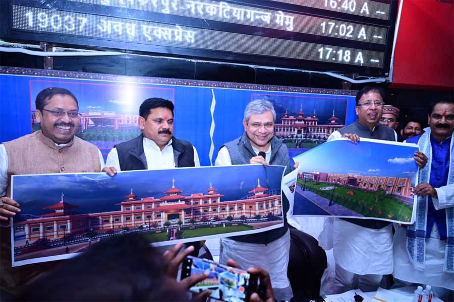बेतिया एवं मुजफ्फरपुर स्टेशनों के चल रहे पुनर्विकास कार्यों का रेल मंत्री ने लिया जायजा