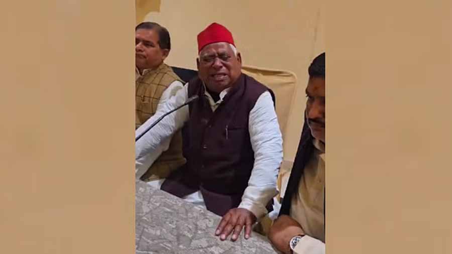 अचानक रोने योध्या सांसद प्रसाद, दुष्कर्म मामले में कार्रवाई न होने पर इस्तीफे की दी चेतावनी अचानक रोने योध्या सांसद प्रसाद, दुष्कर्म मामले में कार्रवाई न होने पर इस्तीफे की दी चेतावनी