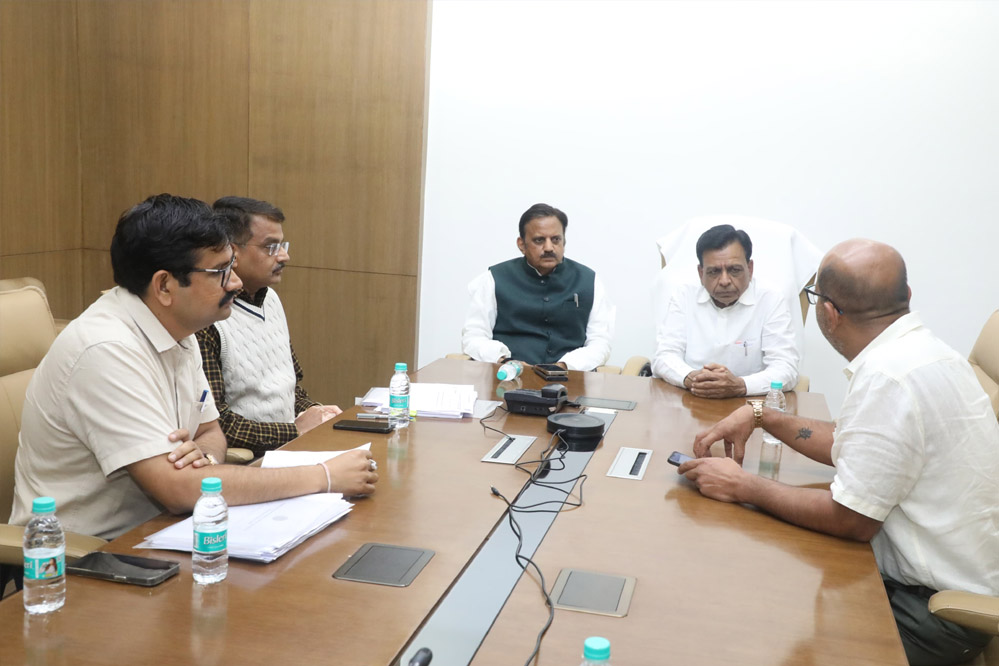वित्त विभाग से जुड़े विभागीय नीतिगत विषयों पर उप मुख्यमंत्री देवड़ा से उप मुख्यमंत्री शुक्ल ने किया विमर्श वित्त विभाग से जुड़े विभागीय नीतिगत विषयों पर उप मुख्यमंत्री देवड़ा से उप मुख्यमंत्री शुक्ल ने किया विमर्श