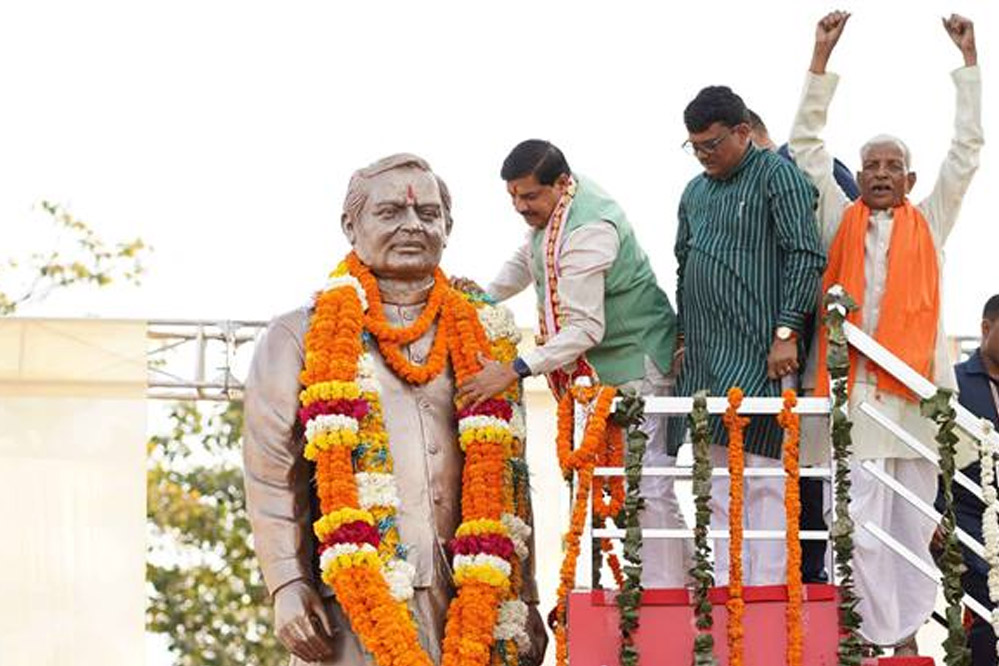 धान उत्पादक किसानों को प्रति हेक्टेयर दो हजार रुपए प्रोत्साहन राशि दी जाएगी : मुख्यमंत्री डॉ. यादव धान उत्पादक किसानों को प्रति हेक्टेयर दो हजार रुपए प्रोत्साहन राशि दी जाएगी : मुख्यमंत्री डॉ. यादव