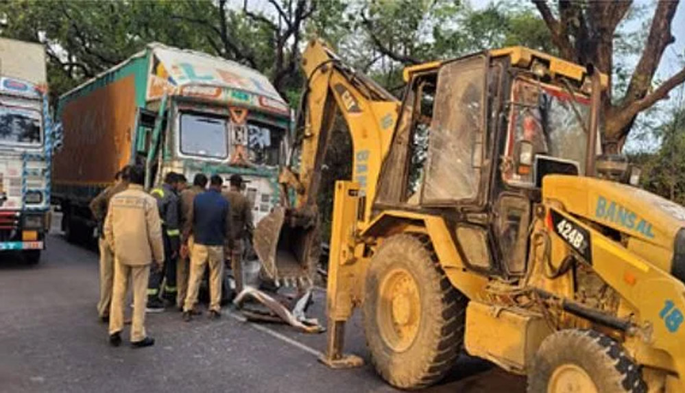 ड्राइवर की लगी आँख , रान्ग साइड गई कार, टक्कर के बाद ट्रक ने 50 मीटर घसीटा… यूपी में हादसे में भोपाल के 4 की मौत