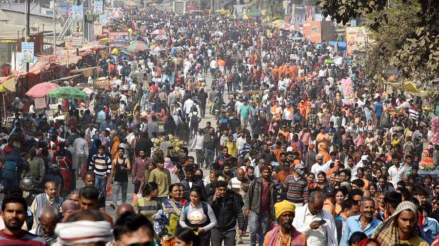 वसंत पंचमी स्नान पर्व के लिए बड़ी संख्या में श्रद्धालु पहुंच रहे मेला क्षेत्र