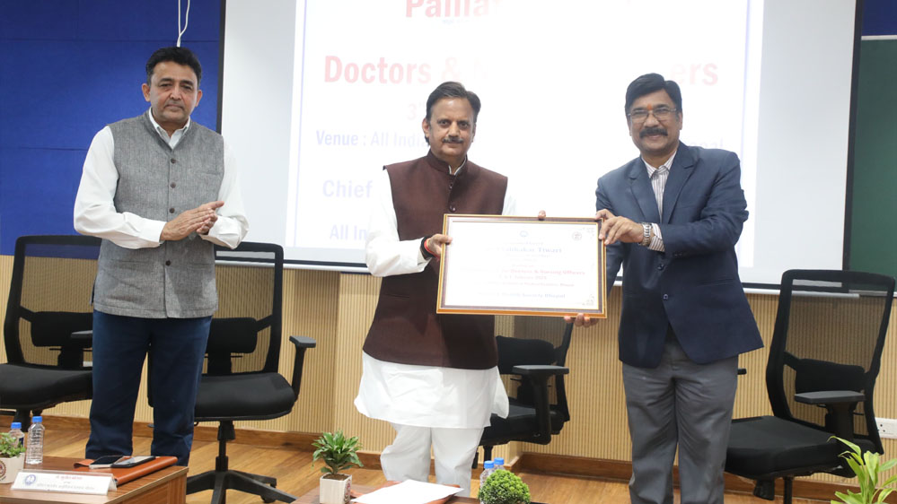 मानवीय दृष्टिकोण, भावनात्मक सहयोग उपचार को करता है आसान : उप मुख्यमंत्री शुक्ल मानवीय दृष्टिकोण, भावनात्मक सहयोग उपचार को करता है आसान : उप मुख्यमंत्री शुक्ल