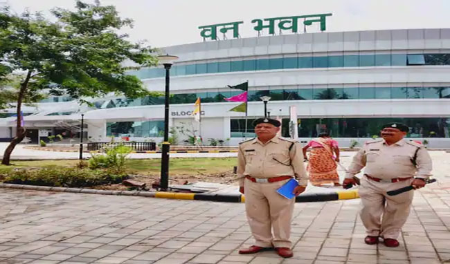 मोहन सरकार वन विभाग के स्थाई व दैनिक वेतन भोगियों को 10 लाख रुपये ग्रेजुएटी देगी मोहन सरकार वन विभाग के स्थाई व दैनिक वेतन भोगियों को 10 लाख रुपये ग्रेजुएटी देगी