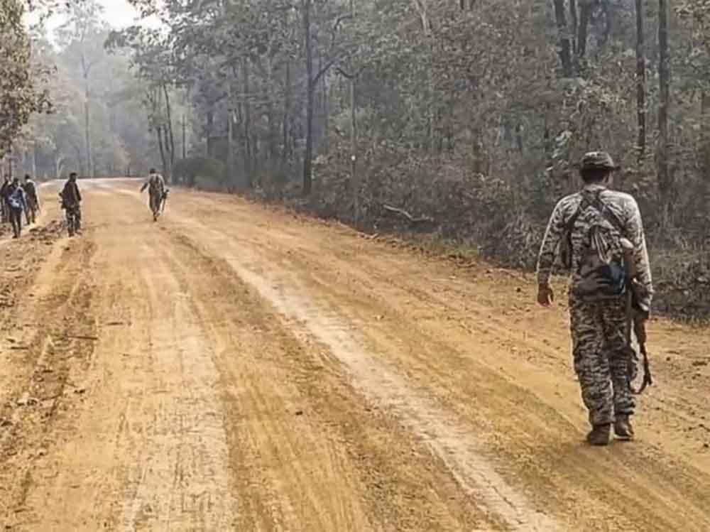 पुलिस ने किया दावा- 31 माओवादियों में से 28 की हुई पहचान, 8 लाख का इनामी हुंगा कर्मा भी मारा गया पुलिस ने किया दावा- 31 माओवादियों में से 28 की हुई पहचान, 8 लाख का इनामी हुंगा कर्मा भी मारा गया