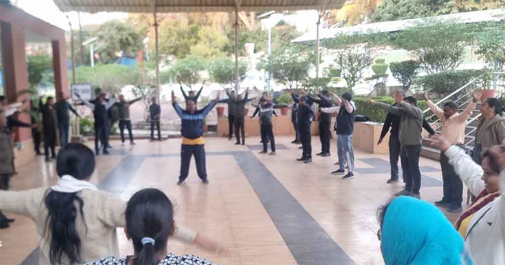 आनंदमय जीवन के गुर सीख रहे खाद्य विभाग में अधिकारी