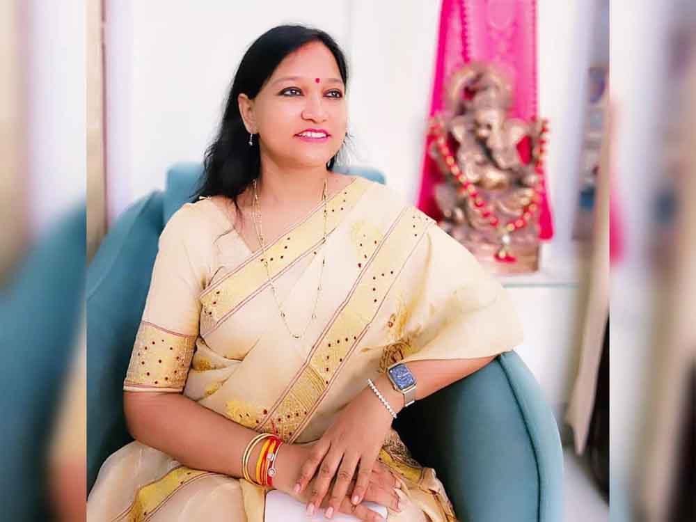 महिला IAS अधिकारी की फेसबुक पोस्ट पर रिएक्ट कर फंसे एक शख्स को मिली जमानत, हंसने की मिली सजा महिला IAS अधिकारी की फेसबुक पोस्ट पर रिएक्ट कर फंसे एक शख्स को मिली जमानत, हंसने की मिली सजा