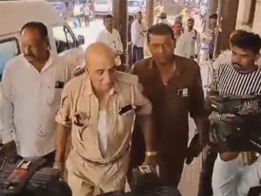 बस के कंडक्टर पर हमला, उसने एक यात्री को मराठी में जवाब नहीं दिया, बेलगावी में बवाल बस के कंडक्टर पर हमला, उसने एक यात्री को मराठी में जवाब नहीं दिया, बेलगावी में बवाल