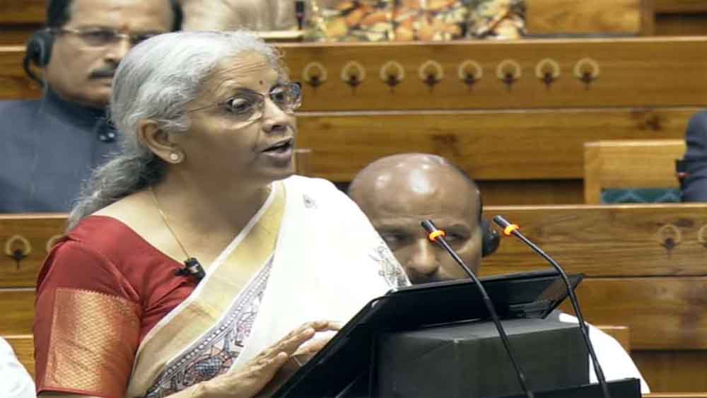 वित्त मंत्री न्यू इनकम टैक्स बिल का लोकसभा में कर सकती है पेश