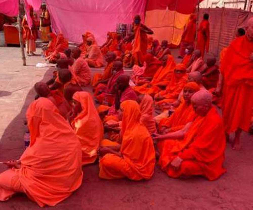 प्रयागराज महाकुंभ में इस बार 220 लोगों ने संन्यास लेकर नागा संन्यासी बनने का निर्णय लिया, मोह-माया त्यागी प्रयागराज महाकुंभ में इस बार 220 लोगों ने संन्यास लेकर नागा संन्यासी बनने का निर्णय लिया, मोह-माया त्यागी