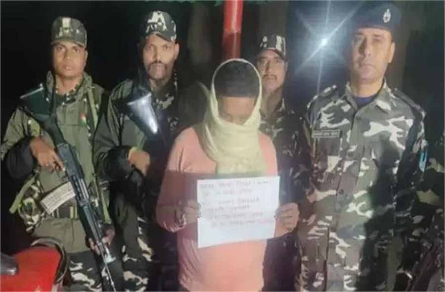 मधुबनी में SSB की एक बार फिर हासिल की बड़ी कामयाबी, इंडो-नेपाल बॉर्डर पर पकड़ा जाली नोटों का तस्कर मधुबनी में SSB की एक बार फिर हासिल की बड़ी कामयाबी, इंडो-नेपाल बॉर्डर पर पकड़ा जाली नोटों का तस्कर