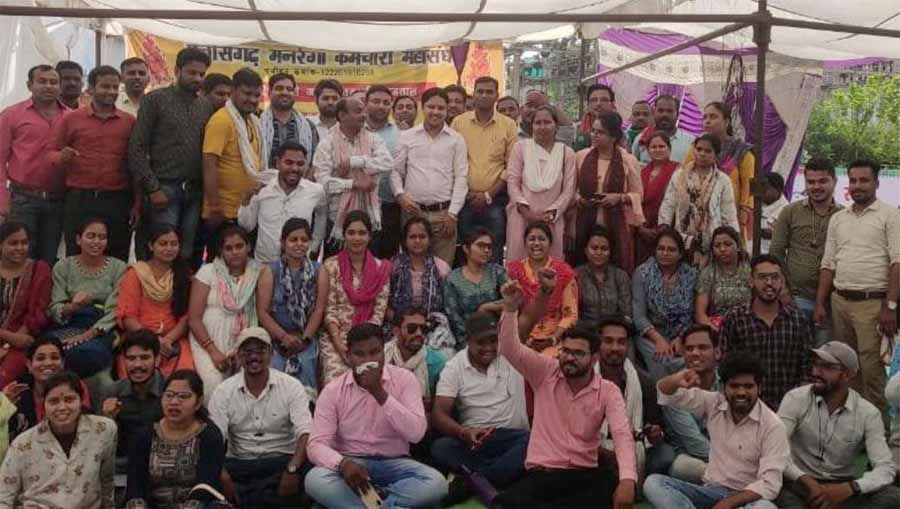 4 महीने से नहीं मिला मनरेगा कर्मियों को वेतन, कर्मियों का सवाल: कैसे होगा सुशासन पर विश्वास? 4 महीने से नहीं मिला मनरेगा कर्मियों को वेतन, कर्मियों का सवाल: कैसे होगा सुशासन पर विश्वास?