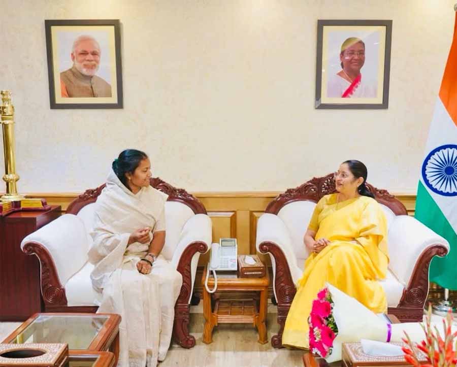 केन्द्रीय महिला एवं बाल विकास मंत्री से मंत्री राजवाड़े ने की सौजन्य मुलाकात केन्द्रीय महिला एवं बाल विकास मंत्री से मंत्री राजवाड़े ने की सौजन्य मुलाकात