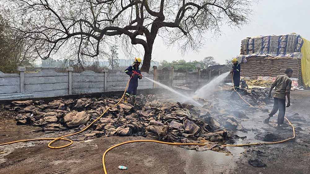 दुर्ग में राइस मिल में अचानक लगी आग, मचा हड़कंप दुर्ग में राइस मिल में अचानक लगी आग, मचा हड़कंप