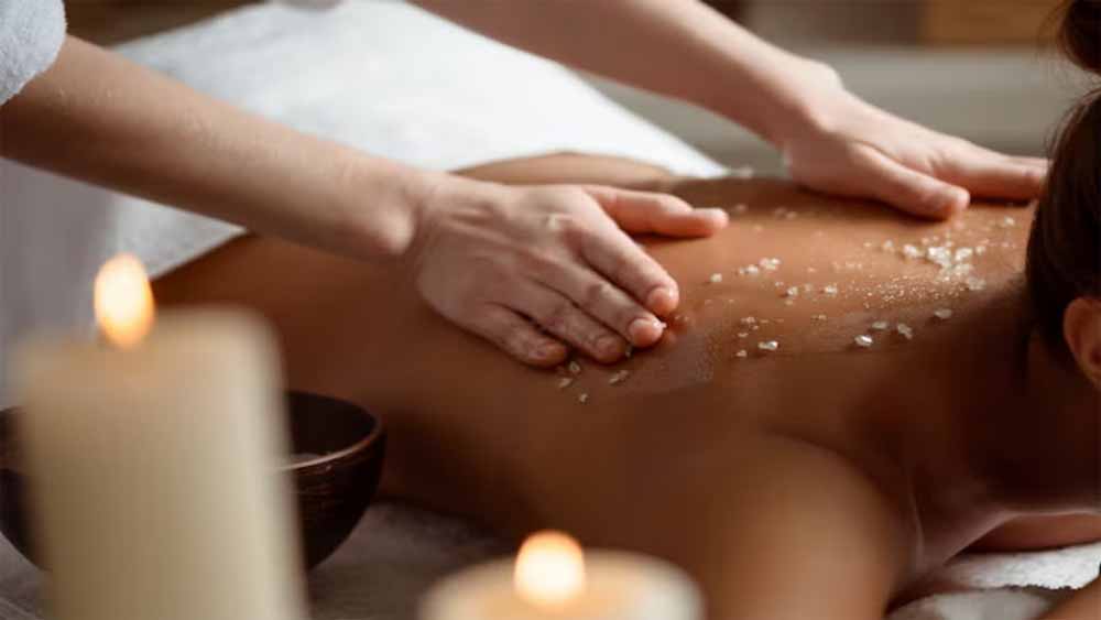 स्‍पा सेंटर पर छापा: 3 लड़कियां-एक लड़का और मैनेजर गिरफ्तार