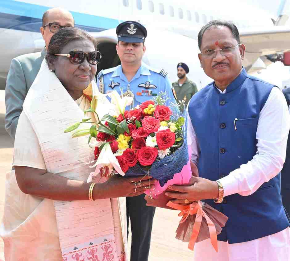 राष्ट्रपति श्रीमती द्रौपदी मुर्मु का छत्तीसगढ़ आगमन: स्वामी विवेकानंद एयरपोर्ट पर हुआ भव्य स्वागत