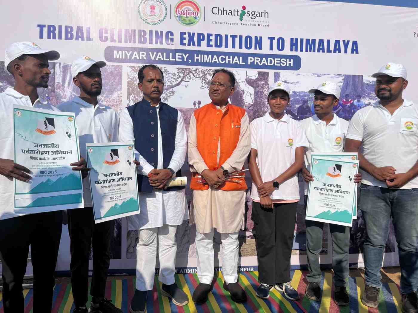 अल्पाइन पर्वतारोहण में जनजातीय प्रतिभा: जशपुर के पर्वतारोहियों का एक दल शामिल होगा इस अभियान में अल्पाइन पर्वतारोहण में जनजातीय प्रतिभा: जशपुर के पर्वतारोहियों का एक दल शामिल होगा इस अभियान में