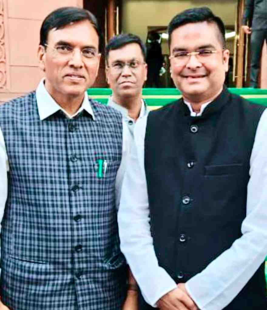 विधायक रिकेश ने भिलाई में स्पोर्ट्स कल्चर डेवलप करने केंद्रीय मंत्री मनसुख भाई से की सार्थक चर्चा विधायक रिकेश ने भिलाई में स्पोर्ट्स कल्चर डेवलप करने केंद्रीय मंत्री मनसुख भाई से की सार्थक चर्चा