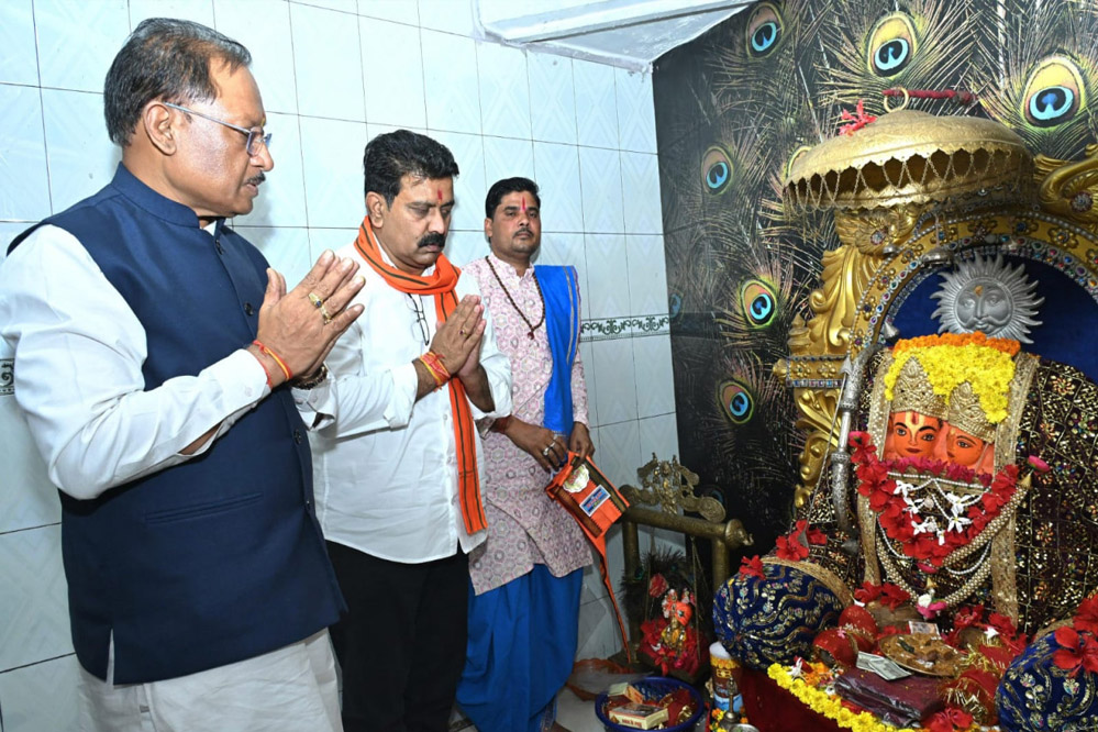 रायपुर : मुख्यमंत्री विष्णु देव साय ने माता कौशल्या की पूजा-अर्चना कर प्रदेशवासियों की सुख-समृद्धि की कामना की