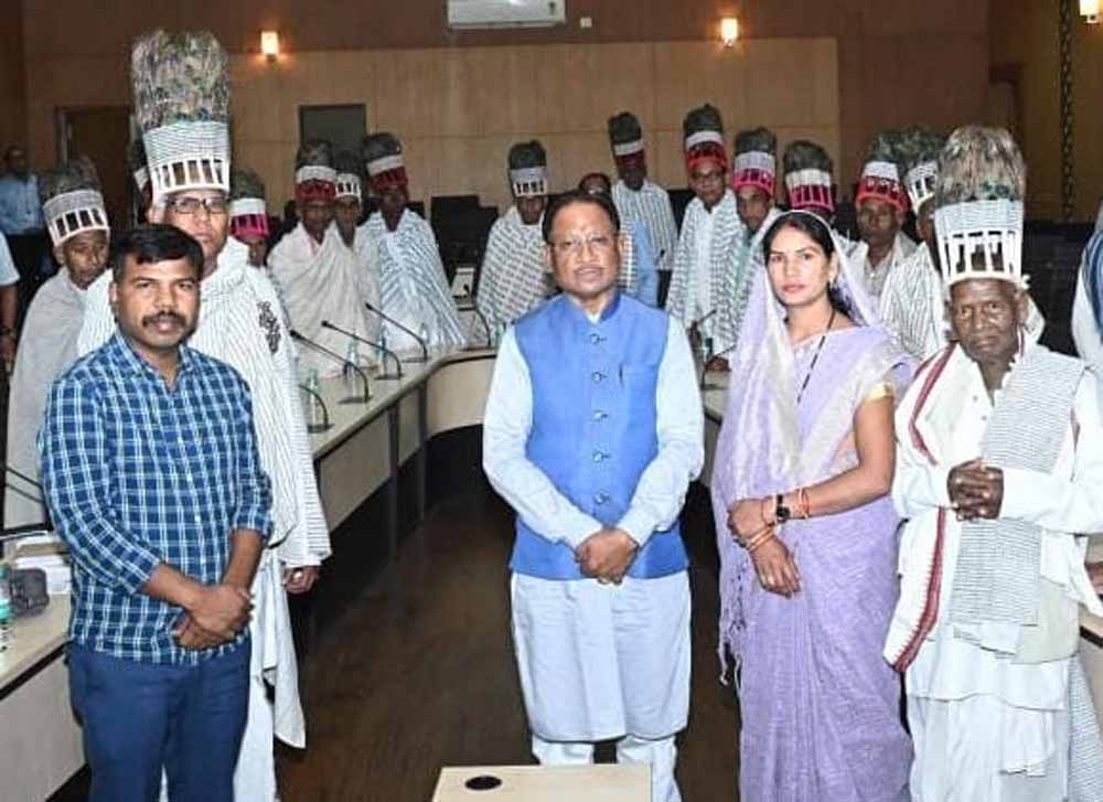 मुख्यमंत्री साय से अखिल भारतीय रामनामी महासभा के प्रतिनिधियों ने की सौजन्य भेंट मुख्यमंत्री साय से अखिल भारतीय रामनामी महासभा के प्रतिनिधियों ने की सौजन्य भेंट