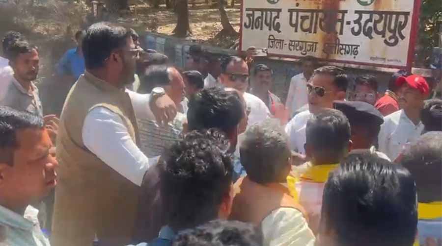 जनपद पंचायत अध्यक्ष-उपाध्यक्ष चुनाव में समर्थकों के बीच जमकर धक्का-मुक्की और गाली-गलौज जनपद पंचायत अध्यक्ष-उपाध्यक्ष चुनाव में समर्थकों के बीच जमकर धक्का-मुक्की और गाली-गलौज