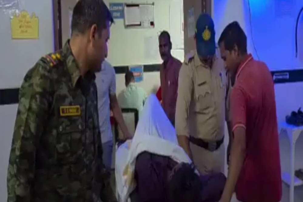 छतरपुर पुलिस ने कुख्यात आरोपित लक्खू राजपूत को शॉर्ट एनकाउंटर में गिरफ्तार कर लिया छतरपुर पुलिस ने कुख्यात आरोपित लक्खू राजपूत को शॉर्ट एनकाउंटर में गिरफ्तार कर लिया