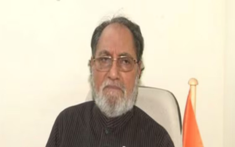 कांग्रेस नेता हुसैन दलवई का सरकार को चैलेंज, हिम्मत है तो औरंगजेब की कब्र हटाओ कर दिखाओ कांग्रेस नेता हुसैन दलवई का सरकार को चैलेंज, हिम्मत है तो औरंगजेब की कब्र हटाओ कर दिखाओ
