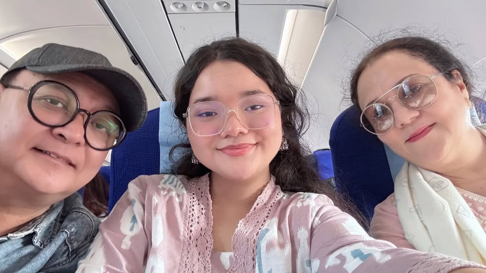 मां मंदाकिनी से ज्यादा खूबसूरती उनकी बेटी राबजे, बॉलीवुड में जल्द कर सकती है डेब्यू?