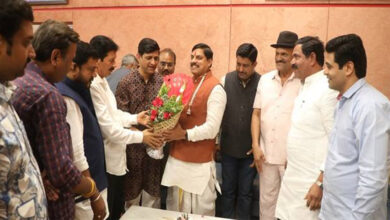 मुख्यमंत्री डॉ. यादव को जनप्रतिनिधियों ने इन्दौर में दी जन्मदिन की शुभकामनाएं