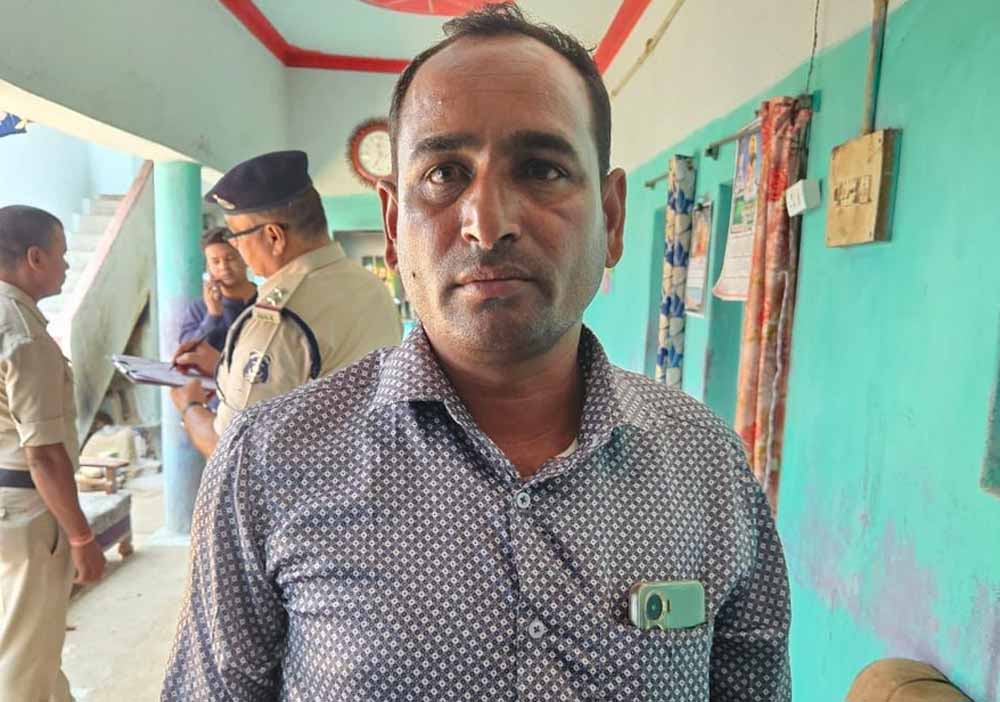 एसपी का क्लर्क निकला डकैत, की थी 6 लाख की डकैती