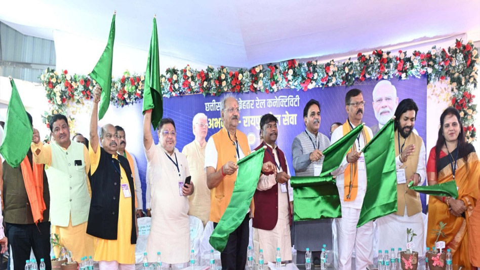 रायपुर : प्रधानमंत्री नरेन्द्र मोदी ने अभनपुर-रायपुर मेमू ट्रेन सेवा का हरी झंडी दिखाकर किया शुभारंभ रायपुर : प्रधानमंत्री नरेन्द्र मोदी ने अभनपुर-रायपुर मेमू ट्रेन सेवा का हरी झंडी दिखाकर किया शुभारंभ
