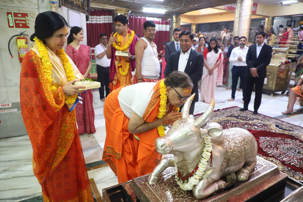 बाबा महाकाल की वित्त आयोग के अध्यक्ष डॉ. पनगढ़िया ने की सपत्नीक पूजा-अर्चना