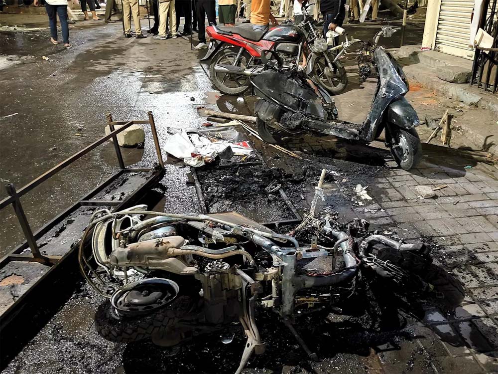 नागपुर में भीड़ का उपद्रव, आए और घर उजाड़ कर चले गए, शहर के कई इलाकों में निषेधाज्ञा लागू