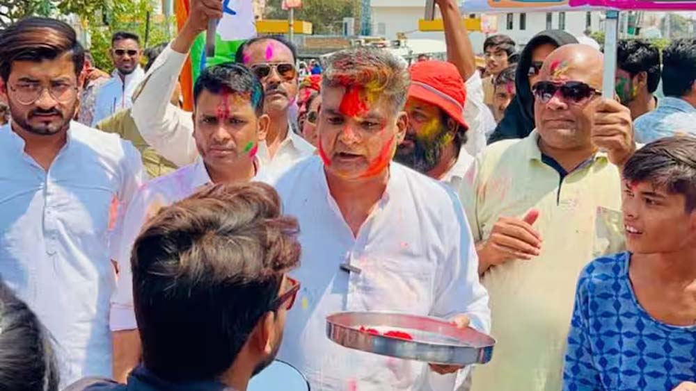 भोपाल में रंग पंचमी पर कांग्रेस नेताओं ने रंग पंचमी का नाम बदलकर ‘कर्ज पंचमी’ रख दिया, मोहन यादव सरकार को घेरा भोपाल में रंग पंचमी पर कांग्रेस नेताओं ने रंग पंचमी का नाम बदलकर ‘कर्ज पंचमी’ रख दिया, मोहन यादव सरकार को घेरा