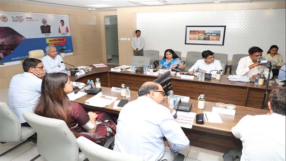 इंदौर में उद्योग एवं रोजगार वर्ष के दौरान औद्योगिक निवेश को बढ़ावा और रोजगार के अवसर के लिये होंगे प्रयास इंदौर में उद्योग एवं रोजगार वर्ष के दौरान औद्योगिक निवेश को बढ़ावा और रोजगार के अवसर के लिये होंगे प्रयास