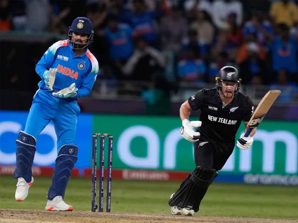 चैंपियंस ट्रॉफी का फाइनल मैच 9 मार्च को खेला जाना है, न्यूजीलैंड के खिलाफ मैच को लेकर टेंशन में फैन्स चैंपियंस ट्रॉफी का फाइनल मैच 9 मार्च को खेला जाना है, न्यूजीलैंड के खिलाफ मैच को लेकर टेंशन में फैन्स