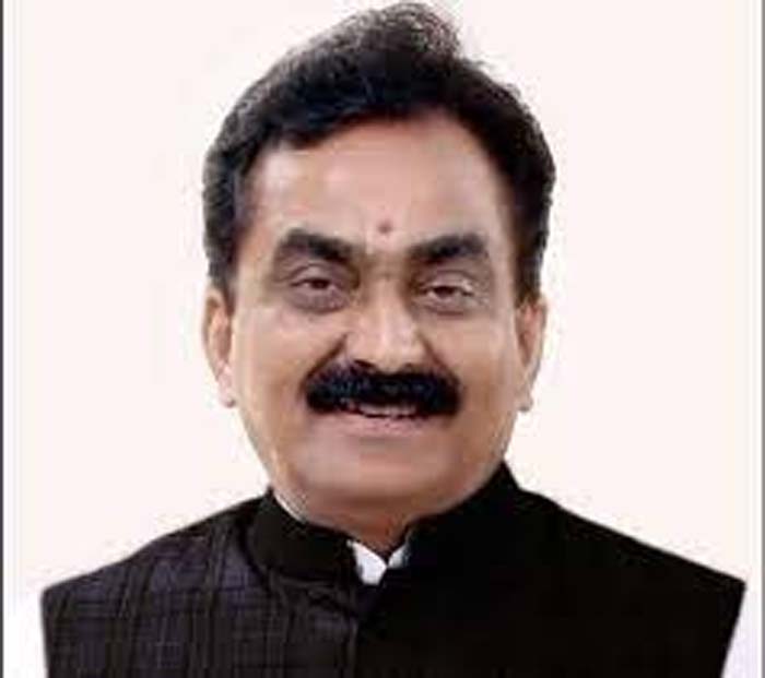 लोक निर्माण मंत्री सिंह के नेतृत्व में अध्ययन दल ने किया अयोध्या में सरयू नदी पर घाटों का भ्रमण