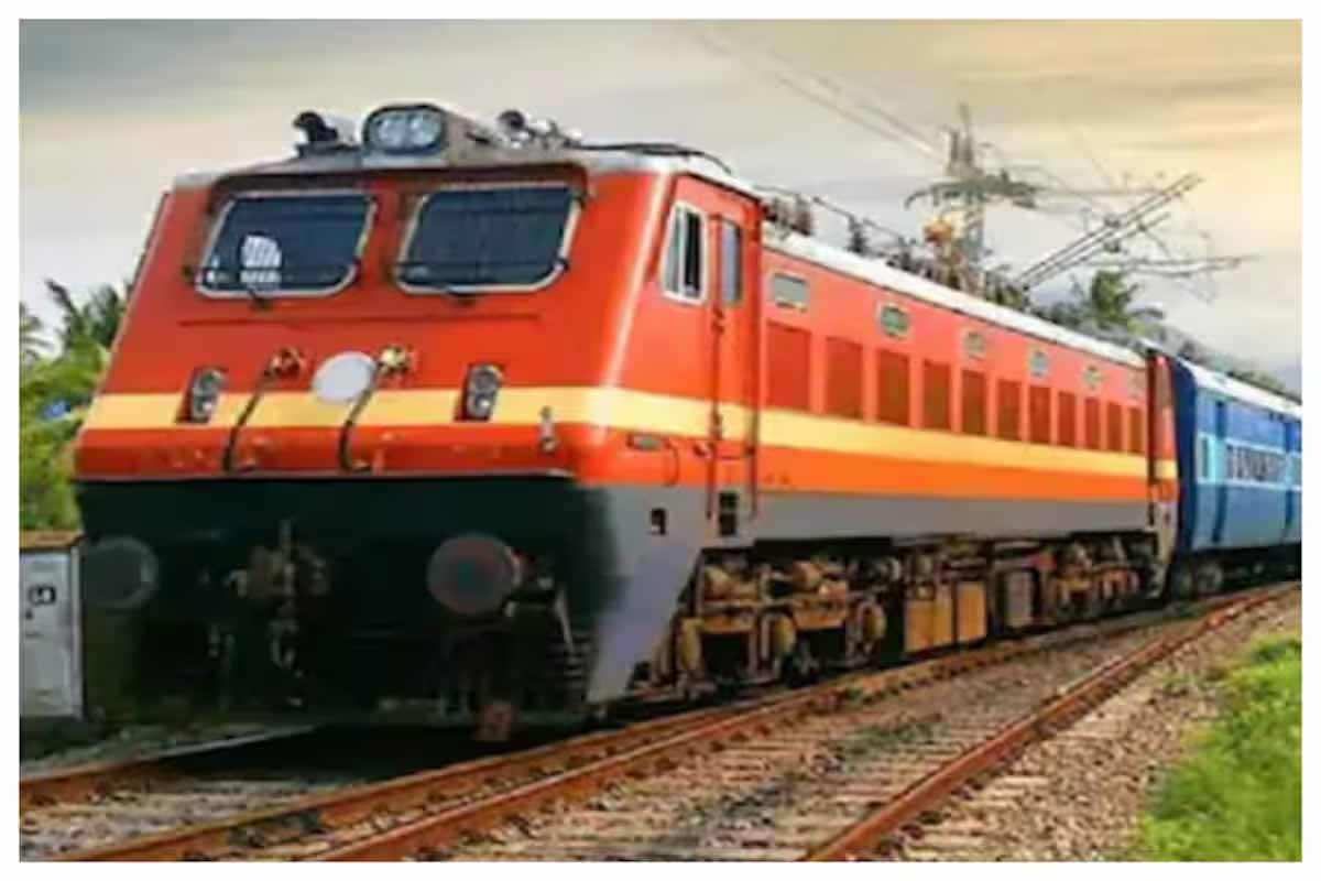 दुर्ग रेलवे स्टेशन में वेंडर की ट्रेन से कटकर मौत दुर्ग रेलवे स्टेशन में वेंडर की ट्रेन से कटकर मौत