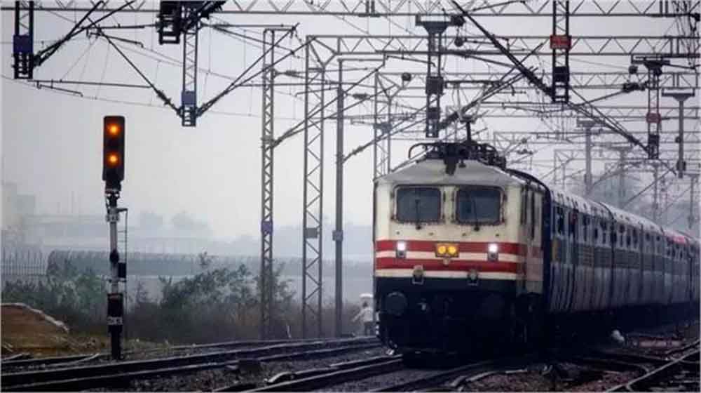 होली के पर्व पर यात्रियों की सुविधा के लिए रेलवे ने खास इंतजाम किए, वंदे भारत एक्सप्रेस सहित चलेंगी 6 नई स्पेशल ट्रेनें होली के पर्व पर यात्रियों की सुविधा के लिए रेलवे ने खास इंतजाम किए, वंदे भारत एक्सप्रेस सहित चलेंगी 6 नई स्पेशल ट्रेनें