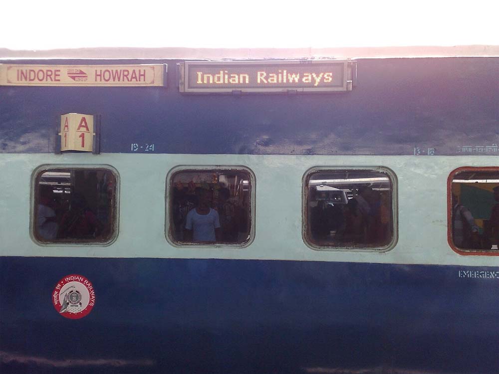 शिप्रा एक्सप्रेस ट्रेन के ऐसी कोच में अटेंडर ने महिला के साथ की छेड़छाड़