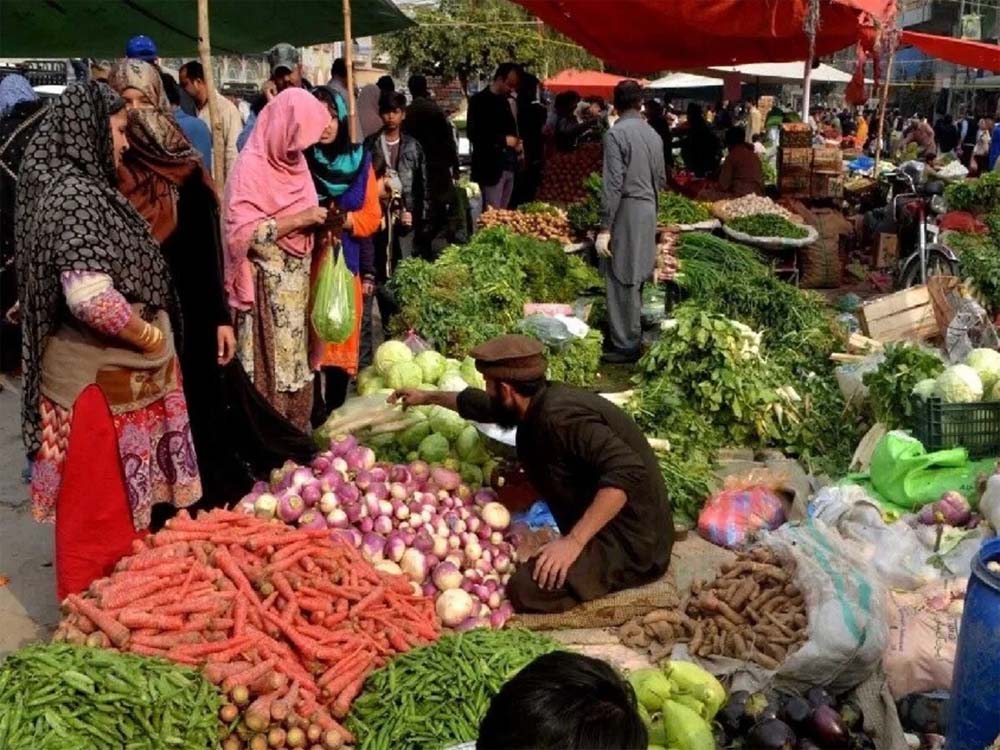 पाकिस्तान में रमजान में भी न मिली राह, सेहरी और इफ्तार के लिए जरूरी फल-सब्जी और मेवे थाली से दूर